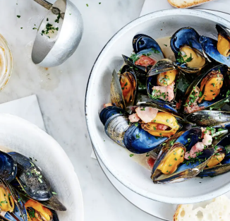 Mussels with wheat beer and bacon